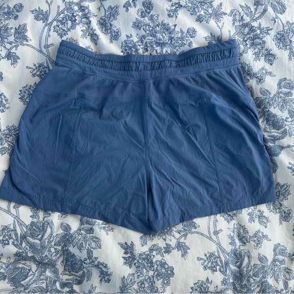 Lululemon dance studio HR shorts 3.5” inseam size 12 - Picture 3 of 6